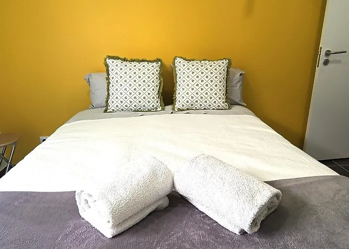 Sleep&Go Faro Airport Guest House
